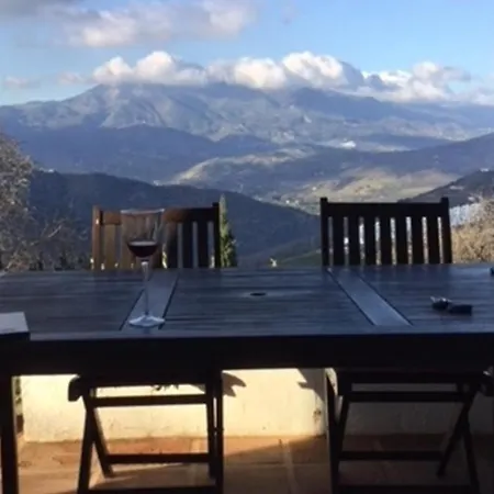 Sunny Hillside Casita In Apartment