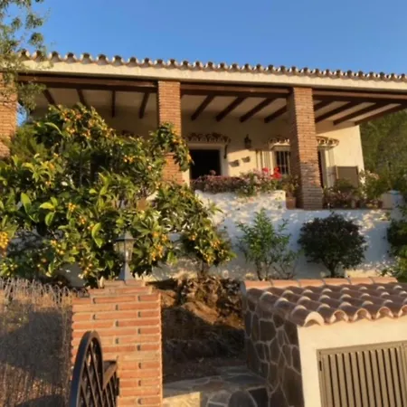 Sunny Hillside Casita In Apartment Guaro